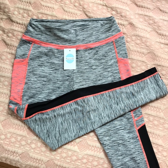 Sugar Pocket Leggings - Picture 3 of 5